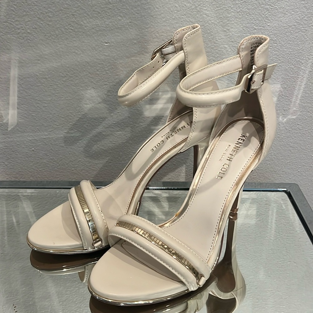 Kenneth Cole 4 inch heels, never worn, size 8